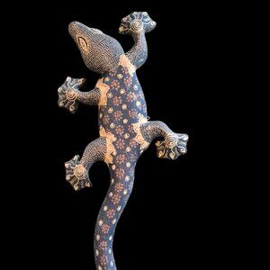 Vintage Handmade Balinese Albizia Wood Gecko Figurine Wall Art, Dot Painting